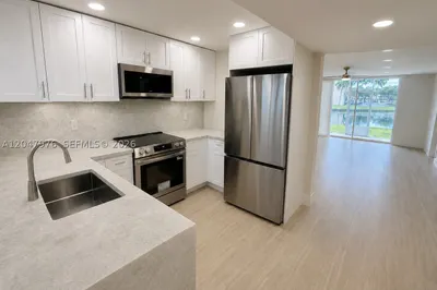 8600 Sunrise Lakes Blvd #102 1