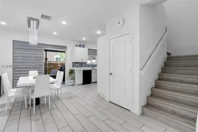 1042 SE 23rd Ter 1