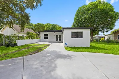 28 NE 165th Street 1