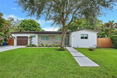 6311 SW 49 St 1