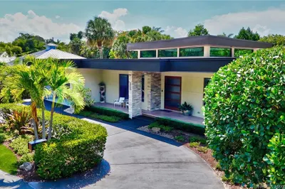 Unique Mid-Century Modern home with over 3,000 squ
