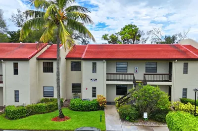 8410 CASA DEL LAGO #E 1
