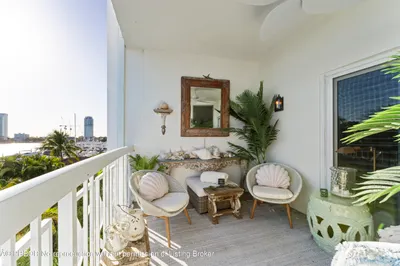 389 S Lake Dr Palm Beach FL 37