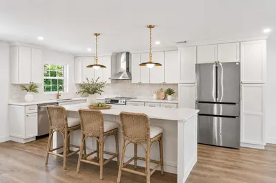 109 E Riverside Drive 1