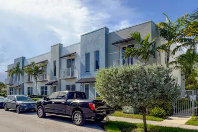 405 NE 35TH Court #2 1