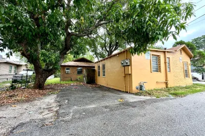 610 33rd Street #1/2 1