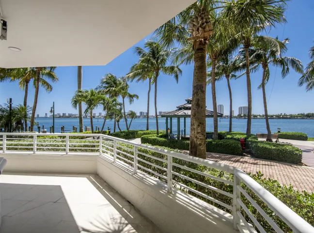 Just Listed | 2650 Lake Shore Drive #106