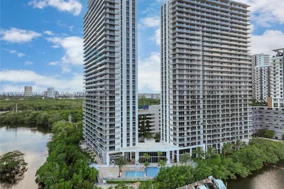 16385 Biscayne Blvd #407 1