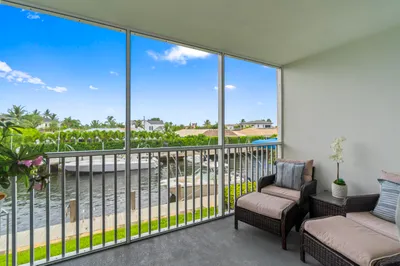 Loving the large Screened in Porch