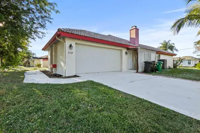 113 SW Thornhill Drive 1