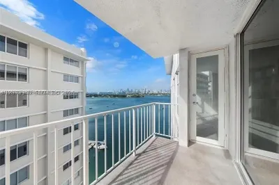 1228 West Ave #1415 1