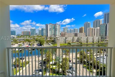 300 Bayview Dr #701 1