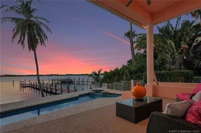 900 SW Saint Lucie Crescent 1