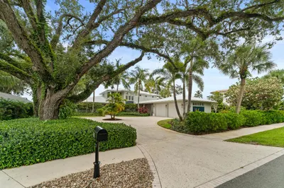 700 St Lucie