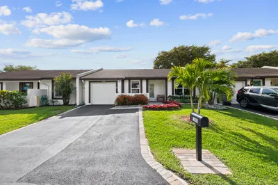 Low HOA, only $275/month. Community amenities incl