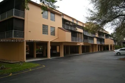400 Commodore Dr #108 1