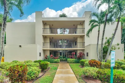 5280 LAS VERDES Circle #320 1