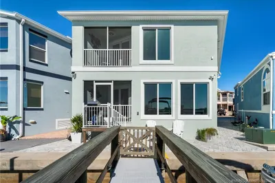 1106 Nettles Boulevard 1