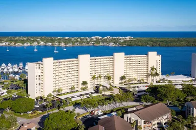 136 Lakeshore Drive #Ph 10 1