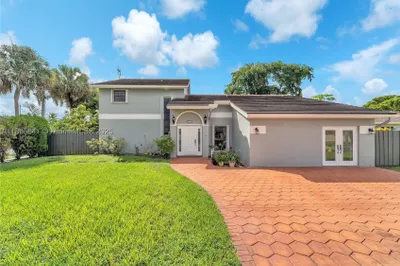 9110 S Lake Miramar Cir 1