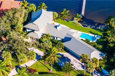 919 SE Riverside Drive 1