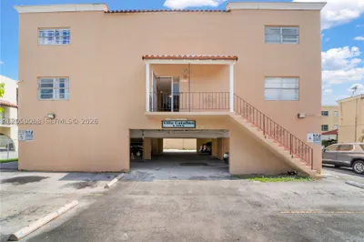 1305 W 53rd St #420 1