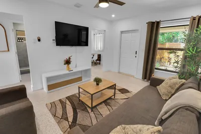 210 SW 11th Street #1 1