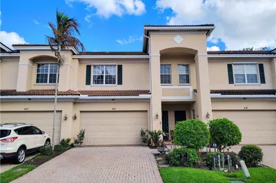 414 SW Walking Path Way #414 1