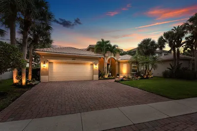 1853 Palisades Drive 1