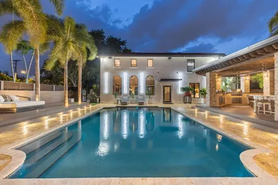 290 NW 6th Street 1