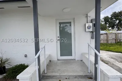 2239 NW 87th St #8 1