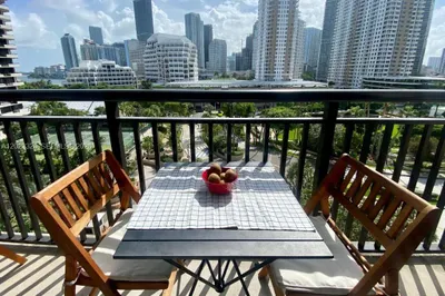 540 Brickell Key Dr #913 1