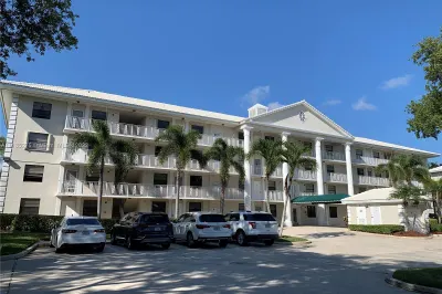 6097 Balboa Cir #402 1