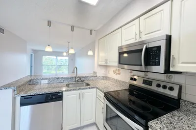 2220 N CYPRESS BEND Drive #503 1