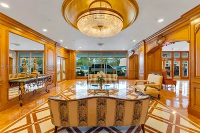 700 Biltmore Way #304 1