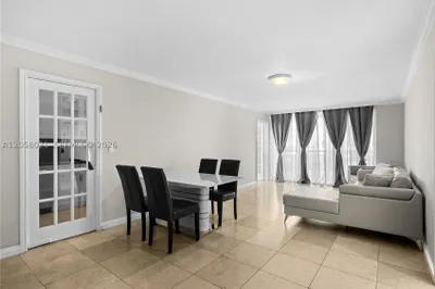 18011 Biscayne Blvd #902 1