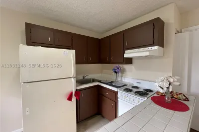 5192 NE 6th Ave #802 1
