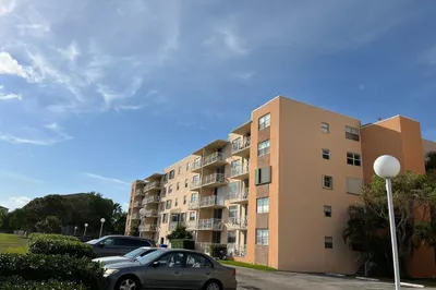 480 Executive Center Drive #4a 1