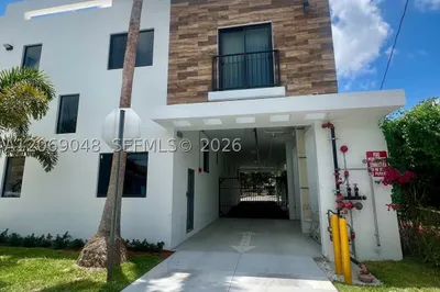 1860 NW 19th St #102 1