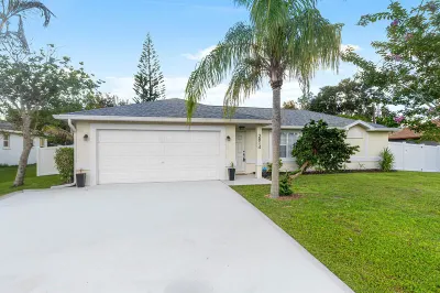 2814 SE Melaleuca Boulevard 1