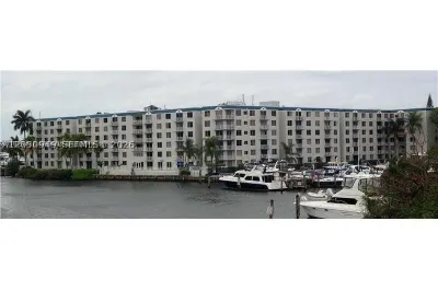 1740 NW N River Dr #623 1