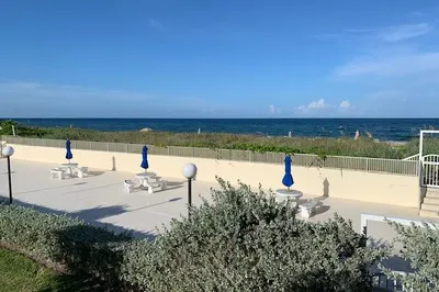 2565 S Ocean 2060 Boulevard #2060 1