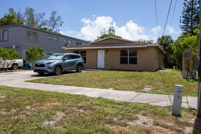 230 SW 8th Street 1