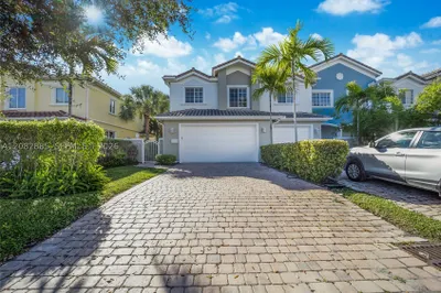2656 NE 30th Pl 1