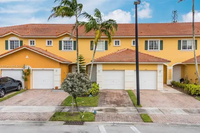 610 Princess Dr 1