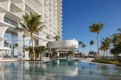 16901 Collins Ave #1402 1