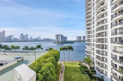 3530 Mystic Pointe Dr #710 1