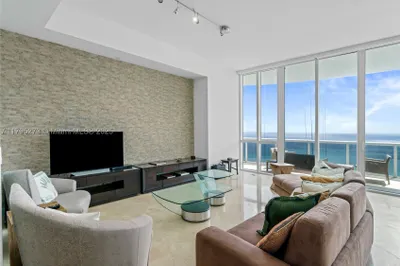 15811 Collins Ave #3901 1