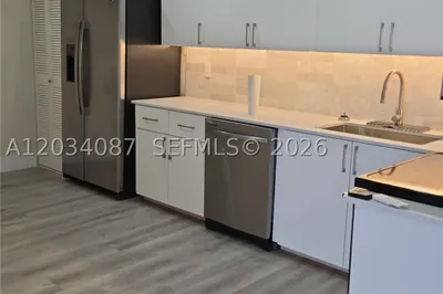 9124 Collins Ave #304 1