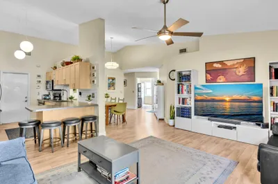 8 Hawthorne Lane 1